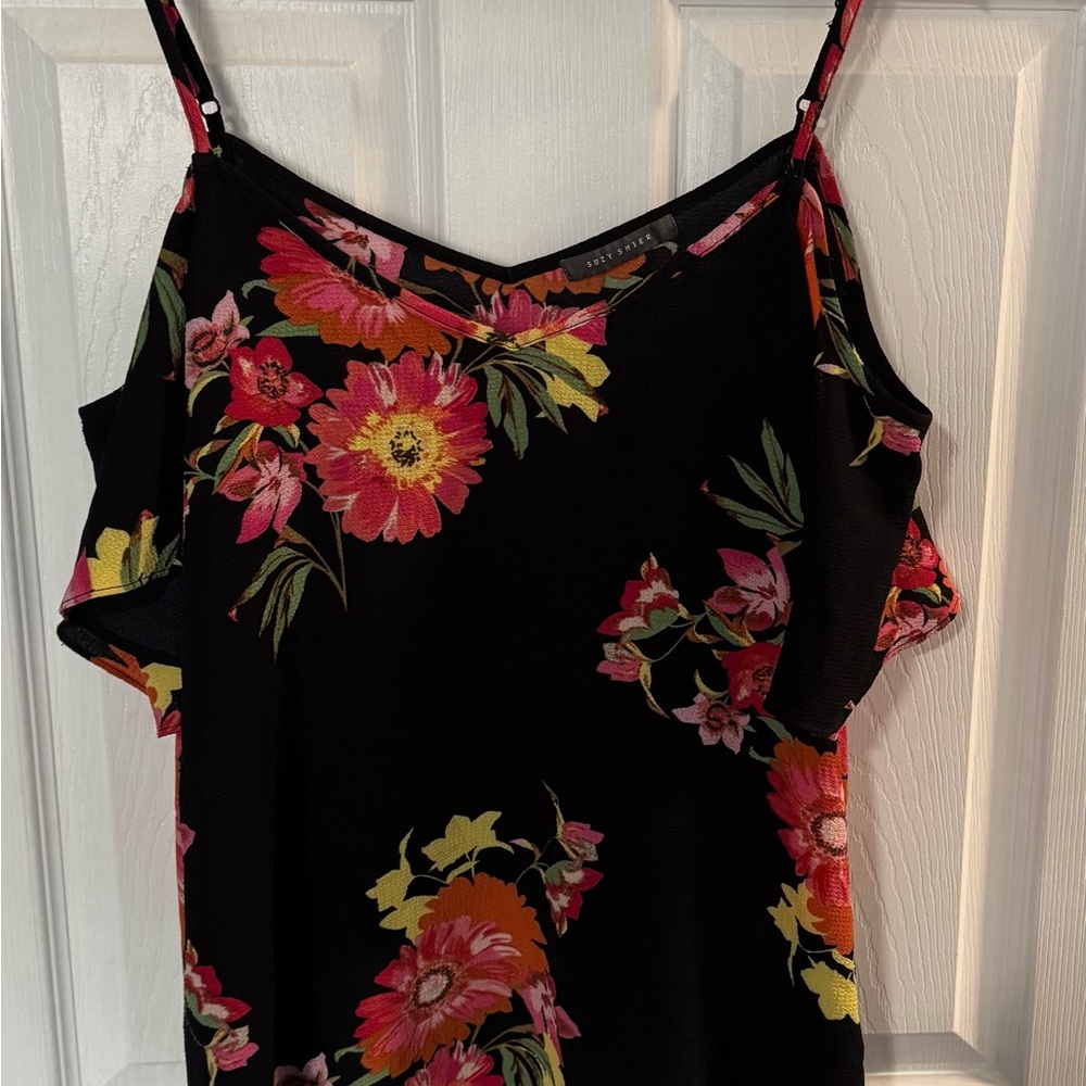 Suzy Shier Floral Black Top